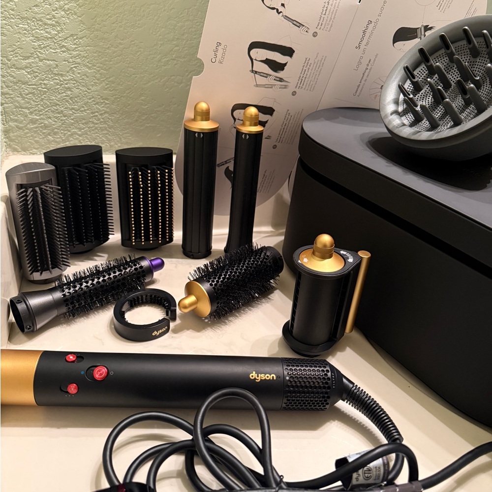 LIKE NEW Dyson Black & Gold Airwrap